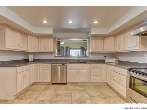 56 Maple Grv, Springfield, IL 62712 photo 8
