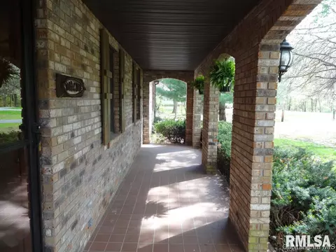 11064 Robin Ln, Athens, IL 62613 photo 3