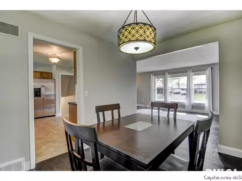 8 Glen Aire Dr, Springfield, IL 62703 photo 5