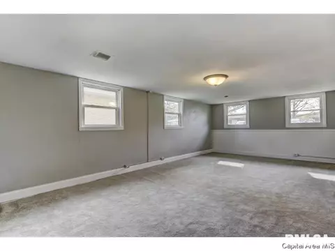 8 Glen Aire Dr, Springfield, IL 62703 photo 17