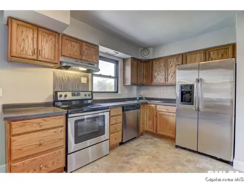 8 Glen Aire Dr, Springfield, IL 62703 photo 7