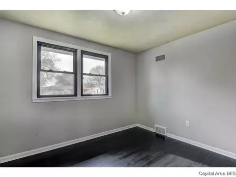 8 Glen Aire Dr, Springfield, IL 62703 photo 11