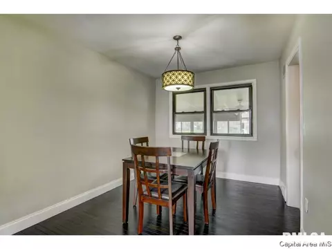 8 Glen Aire Dr, Springfield, IL 62703 photo 4