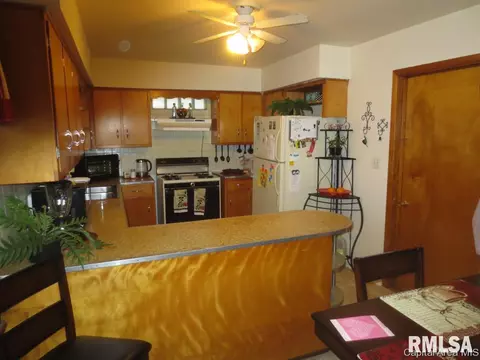 2518 S 12th St, Springfield, IL 62703 photo 4