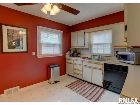 2033 S Walnut St, Springfield, IL 62704 photo 17