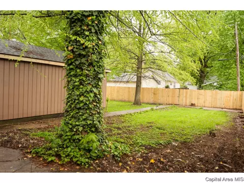 2005 S Lowell Ave, Springfield, IL 62704 photo 4
