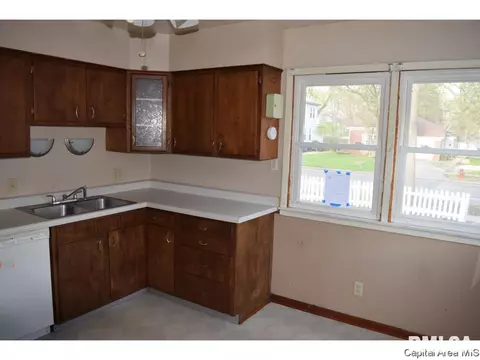 1135 N 2nd St, Springfield, IL 62702 photo 7