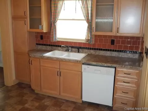 865 S Columbia, Springfield, IL 62704 photo 8