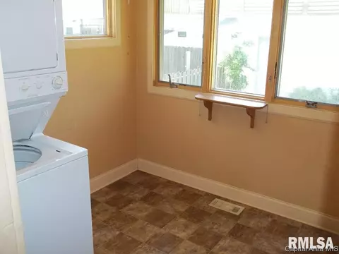 865 S Columbia, Springfield, IL 62704 photo 10