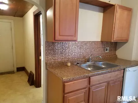 2451 S 11th St, Springfield, IL 62703 photo 8