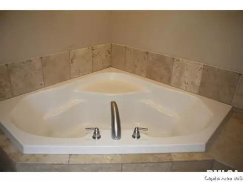 8083 W Outer Rd, Sherman, IL 62684 photo 21
