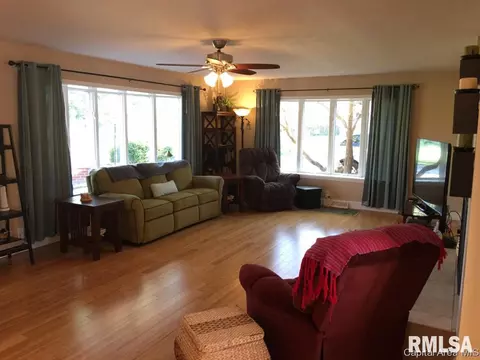 8083 W Outer Rd, Sherman, IL 62684 photo 7