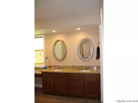 8083 W Outer Rd, Sherman, IL 62684 photo 20
