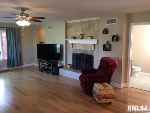 8083 W Outer Rd, Sherman, IL 62684 photo 9