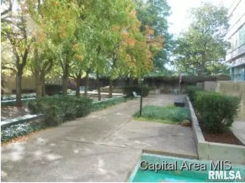 718 S 07th St #504, Springfield, IL 62703 photo 2