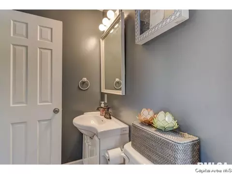 2304 Noble, Springfield, IL 62704 photo 29