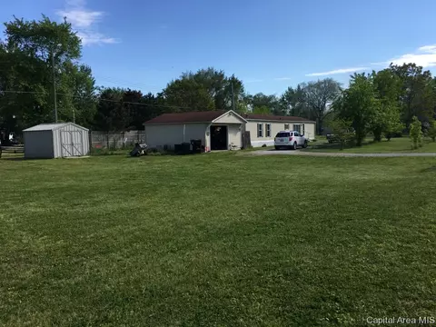 223 N Vine St, Bath, IL 62617 photo 7