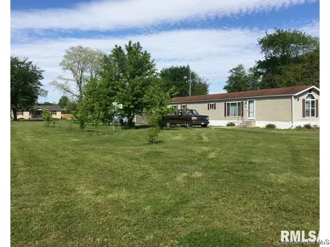 223 N Vine St, Bath, IL 62617 photo 4