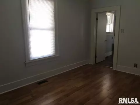 2416 Holmes Ave, Springfield, IL 62704 photo 12