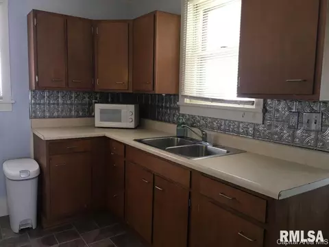 2416 Holmes Ave, Springfield, IL 62704 photo 8