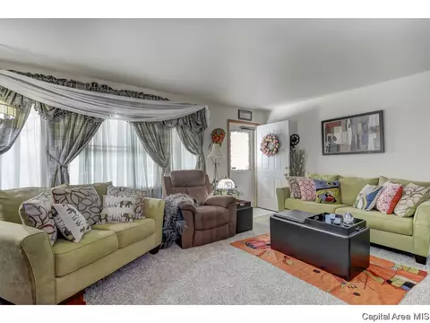 1831 E Grant St, Springfield, IL 62703 photo 2