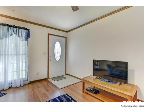 3012 Stokebridge Rd, Springfield, IL 62702 photo 2