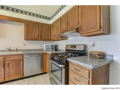 3012 Stokebridge Rd, Springfield, IL 62702 photo 10
