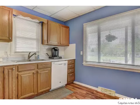 424 E Main St, Rochester, IL 62563 photo 8
