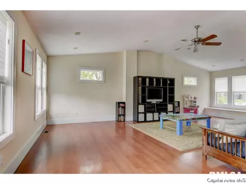 424 E Main St, Rochester, IL 62563 photo 12