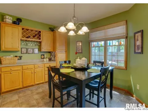 1813 Armitage Dr, Springfield, IL 62711 photo 4