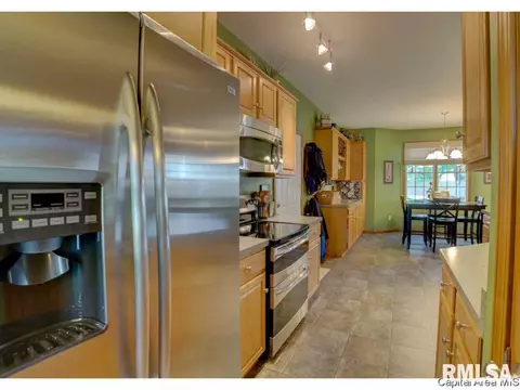 1813 Armitage Dr, Springfield, IL 62711 photo 3