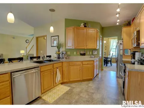 1813 Armitage Dr, Springfield, IL 62711 photo 5