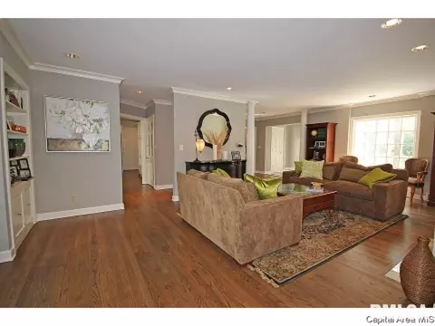 2105 Wiggins, Springfield, IL 62704 photo 4