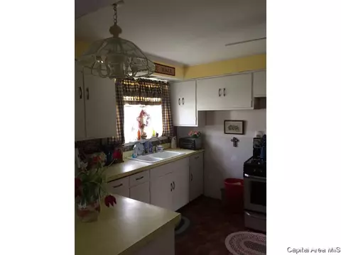 348 King, White Hall, IL 62092 photo 3