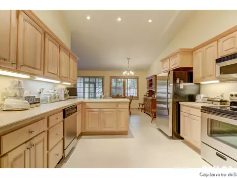 7103 Preston Dr, Springfield, IL 62711 photo 9