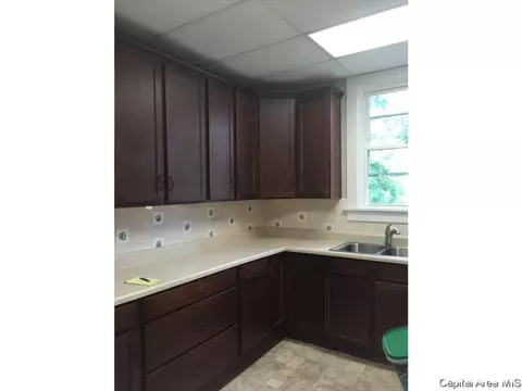 810 N 6th St, Springfield, IL 62702 photo 8