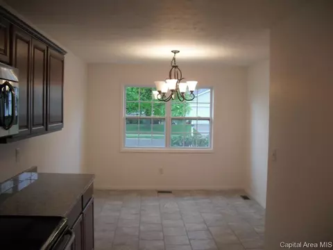 2004 Cormorant Dr, Springfield, IL 62711 photo 2