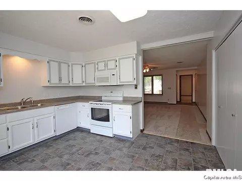 115 Exeter Ct, Springfield, IL 62704 photo 8