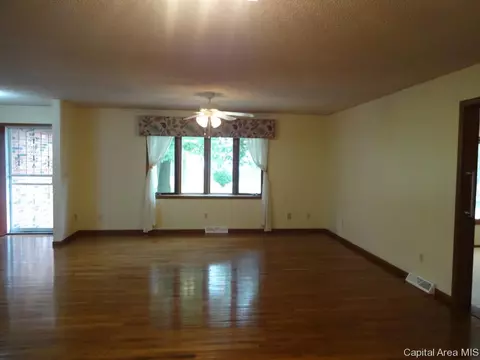 2864 Hilltop Rd, Springfield, IL 62712 photo 6
