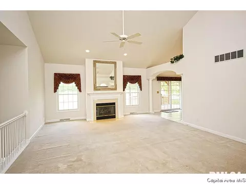 7532 Wentworth Dr, Springfield, IL 62711 photo 3