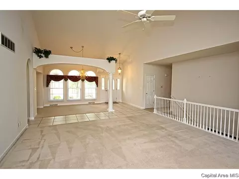 7532 Wentworth Dr, Springfield, IL 62711 photo 2