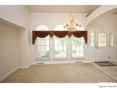7532 Wentworth Dr, Springfield, IL 62711 photo 4