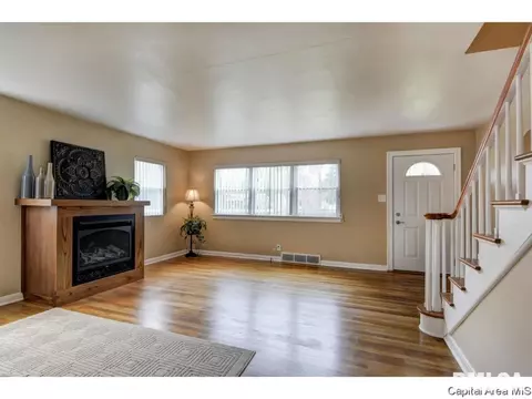 2120 Sangamon Ave, Springfield, IL 62702 photo 9