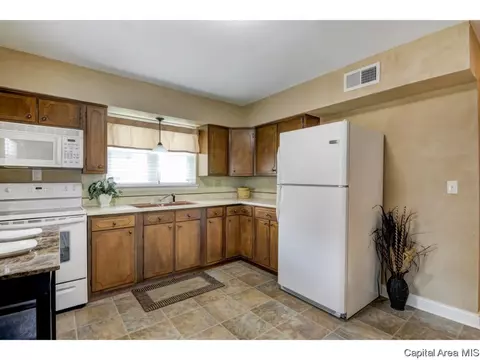 2120 Sangamon Ave, Springfield, IL 62702 photo 12