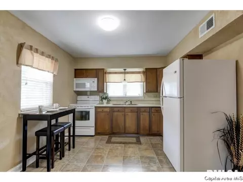 2120 Sangamon Ave, Springfield, IL 62702 photo 11