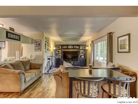 3069 Brunk Dr, Springfield, IL 62712 photo 2