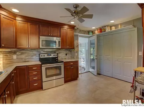 29 Desoto Dr, Springfield, IL 62711 photo 4