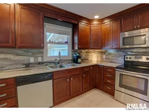 29 Desoto Dr, Springfield, IL 62711 photo 6