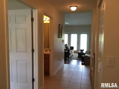 2919 S Meadowbrook Rd #8, Springfield, IL 62711 photo 2