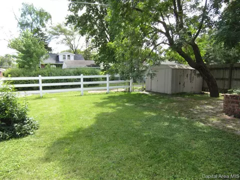 2000 S Whittier Ave, Springfield, IL 62704 photo 11